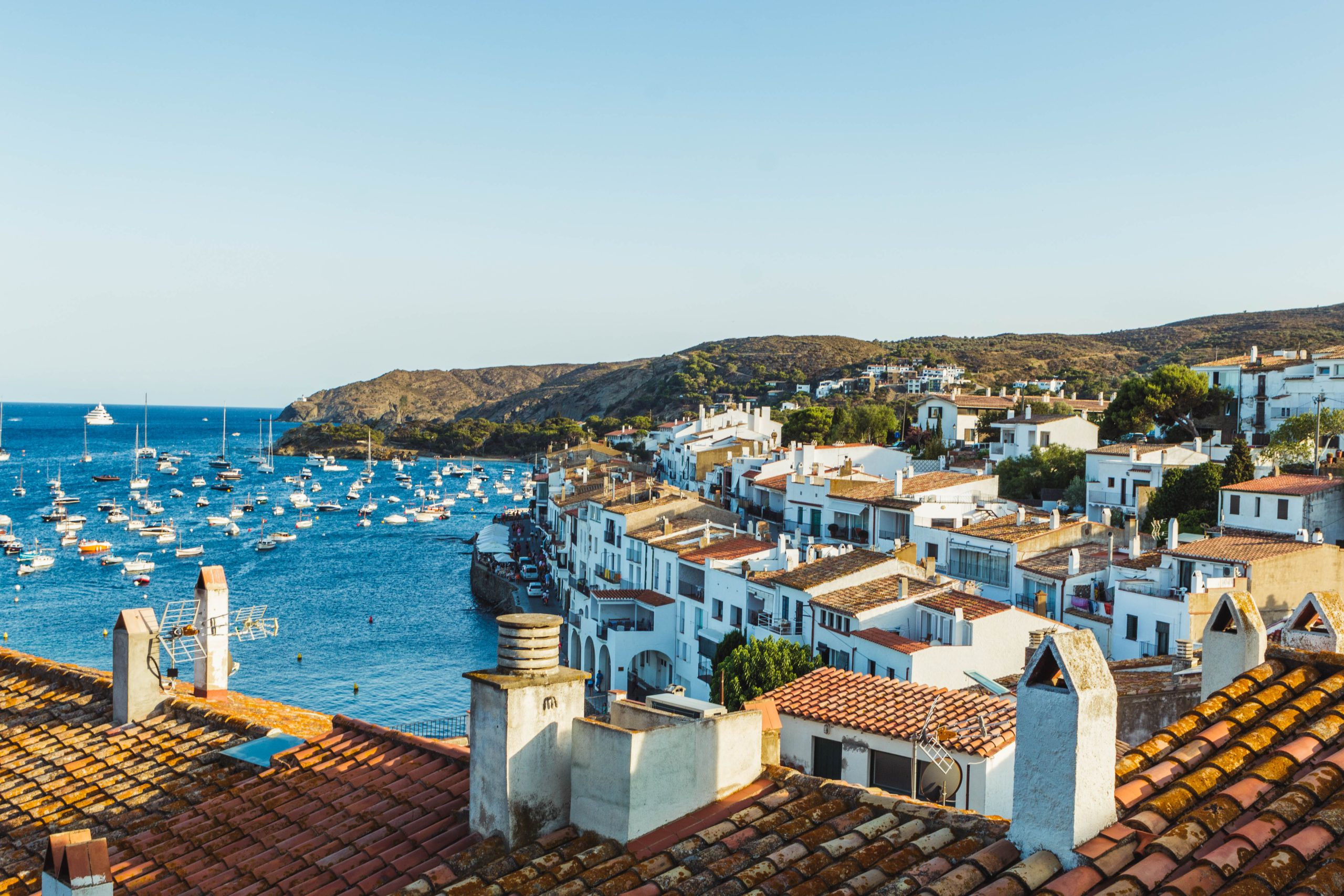 photo d'une ville espagnole au bord de mer